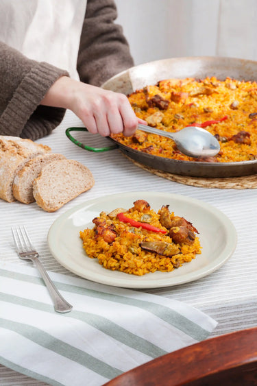Paella de habas y alcachofas