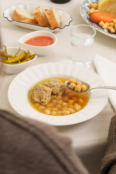 Caldo de carne con garbanzos
